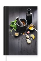 Notitieboek - Schrijfboek - De pasta ingrediënten om de vijzel heen - Notitieboekje klein - A5 formaat - Schrijfblok