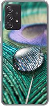 Geschikt voor Samsung Galaxy A33 5G hoesje - Close-up van een waterdruppel op de veer van een pauw - Siliconen Telefoonhoesje