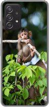 Geschikt voor Samsung Galaxy A33 5G hoesje - Baby - Aap - Takken - Siliconen Telefoonhoesje