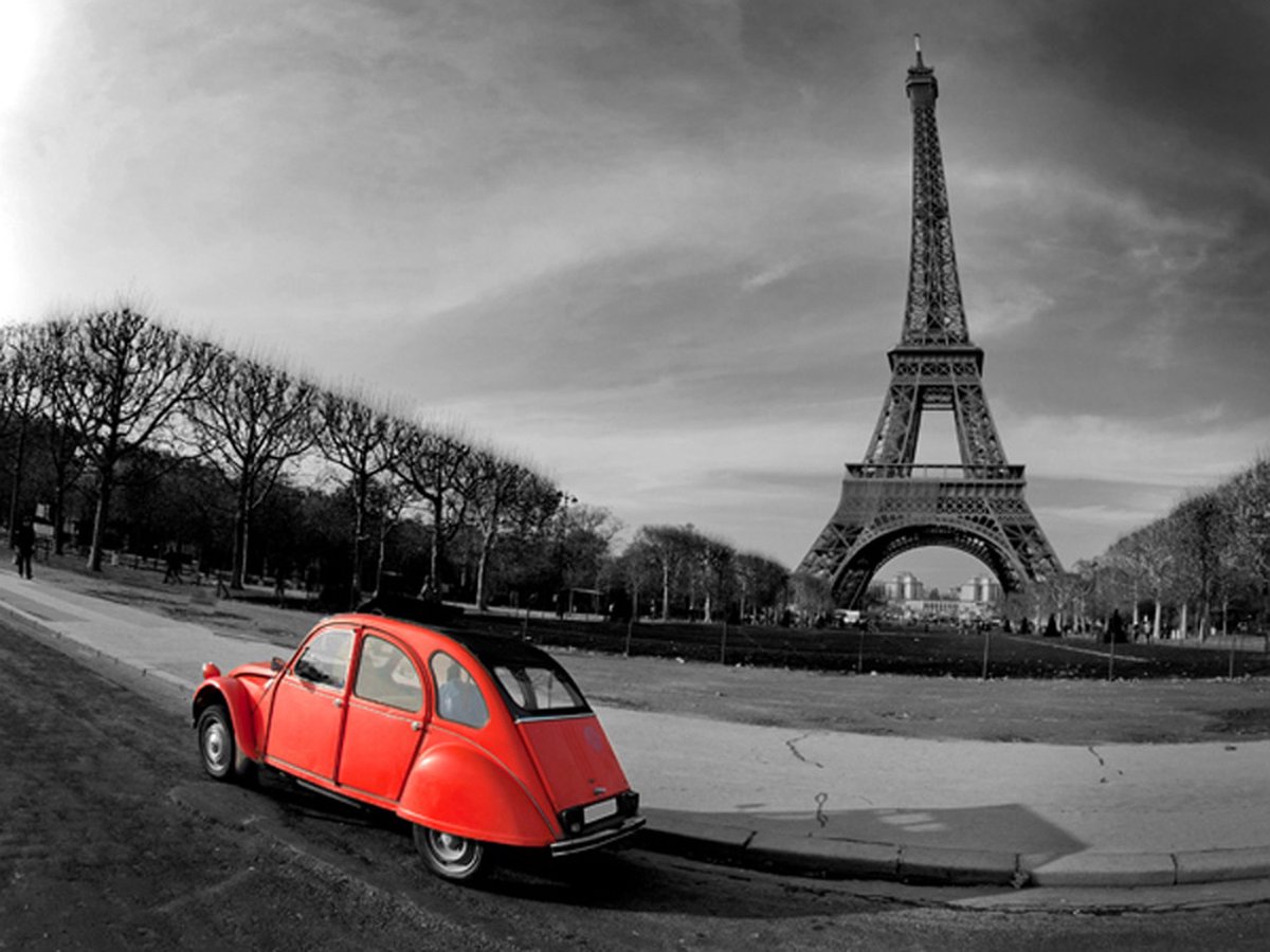 Fotobehang - Eiffeltoren en rode auto.