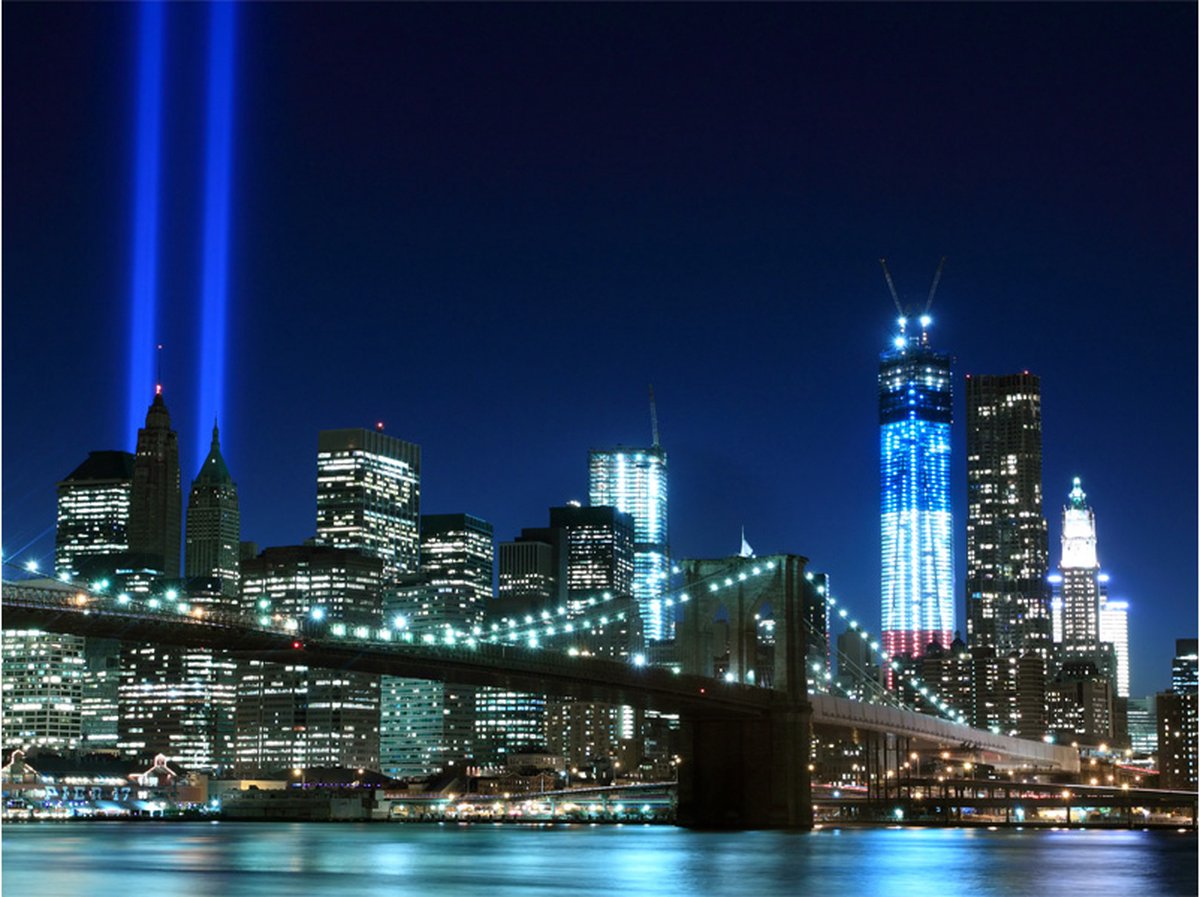 Fotobehang - Floodlights over NYC.