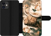Bookcase Geschikt voor iPhone 12 Pro Max telefoonhoesje - Schotse hooglander - Vlinders - Bladeren - Met vakjes - Wallet case met magneetsluiting