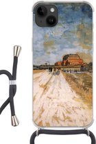 Geschikt voorApple Iphone 14 Plus - Crossbody Case - Weg die langs de wallen van Parijs loopt - Vincent van Gogh - Siliconen - Crossbody - Backcover met Koord - Telefoonhoesje met koord - Hoesje met touw