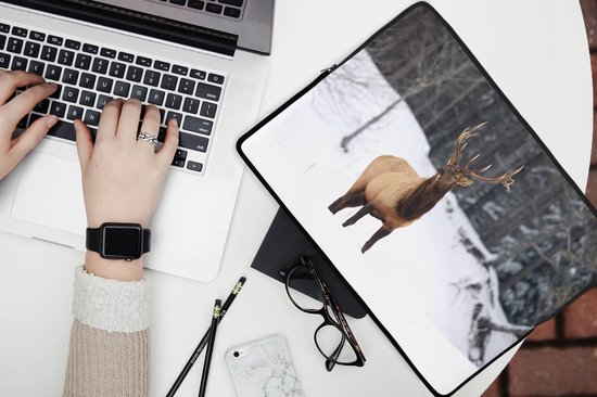 Pochette ordinateur 13 pouces 34x24 cm - Cerf - Pochette Macbook & Laptop Deer in the snow - Pochette ordinateur avec photo