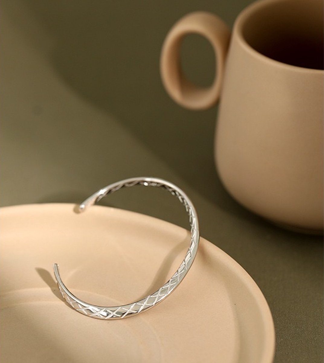 Minimal design Möbius band met diamant patronen-Sterling zilver