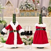 Luxe Wijnfles Cover Kerst - Set van 2 - Kerstman - Kerstvrouw - Kerstpakje - Tafeldecoratie - Kerstdiner - Wijnfleshouder - Christmas Wine Bottle Covers - Kerstversiering - Tafelaankleding - Kerstdeco - Wijn Fles Hoes - Wijnkostuum - Kerstpakje