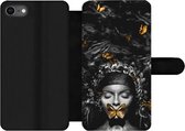 Bookcase Geschikt voor iPhone 7 telefoonhoesje - Vrouw - Vlinders - Zwart - Wit - Met vakjes - Wallet case met magneetsluiting