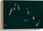 WallClassics - Hout - Bovenaanzicht van Groep Surfers op Oceaan - 40x30 cm - 12 mm dik - Foto op Hout (Met Ophangsysteem)