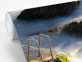 Behang - Fotobehang Een natuurlijk warmwaterbad op de Azoren - Breedte 295 cm x hoogte 220 cm