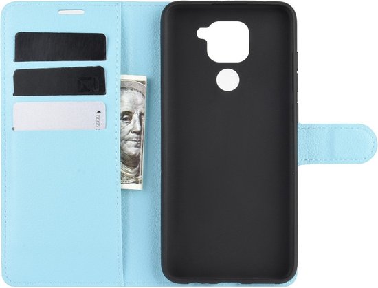 Étui portefeuille bleu clair ouvert, avec emplacements pour cartes et une pochette pour billets.