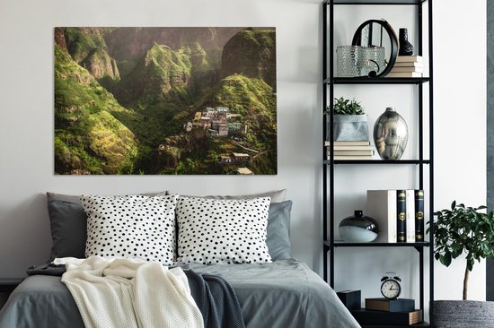 Une colonie sur un paysage de montagne verdoyant au Cap Vert 120x80 cm - Tirage photo sur toile (Décoration murale salon / chambre)