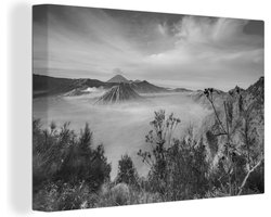Canvas Schilderij Vulkaan - Indonesië - Zwart - Wit - 60x40 cm - Wanddecoratie