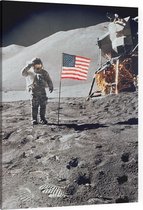 Astronaut gives salute beside U.S. flag (maanlanding) - Foto op Canvas - 30 x 40 cm