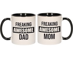 Dad en Mom freaking awesome zwart mok - Cadeau beker set voor Papa en Mama - Moederdag en Vaderdag cadeautje