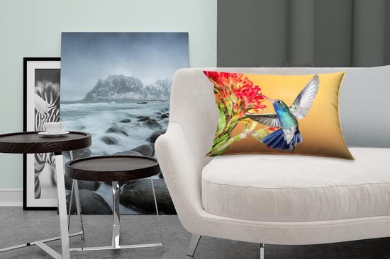 Coussins Coussins décoratifs - Coussin - Colibri aux couleurs vives à côté d'une belle fleur rouge - 50x30 cm - Coussin en coton