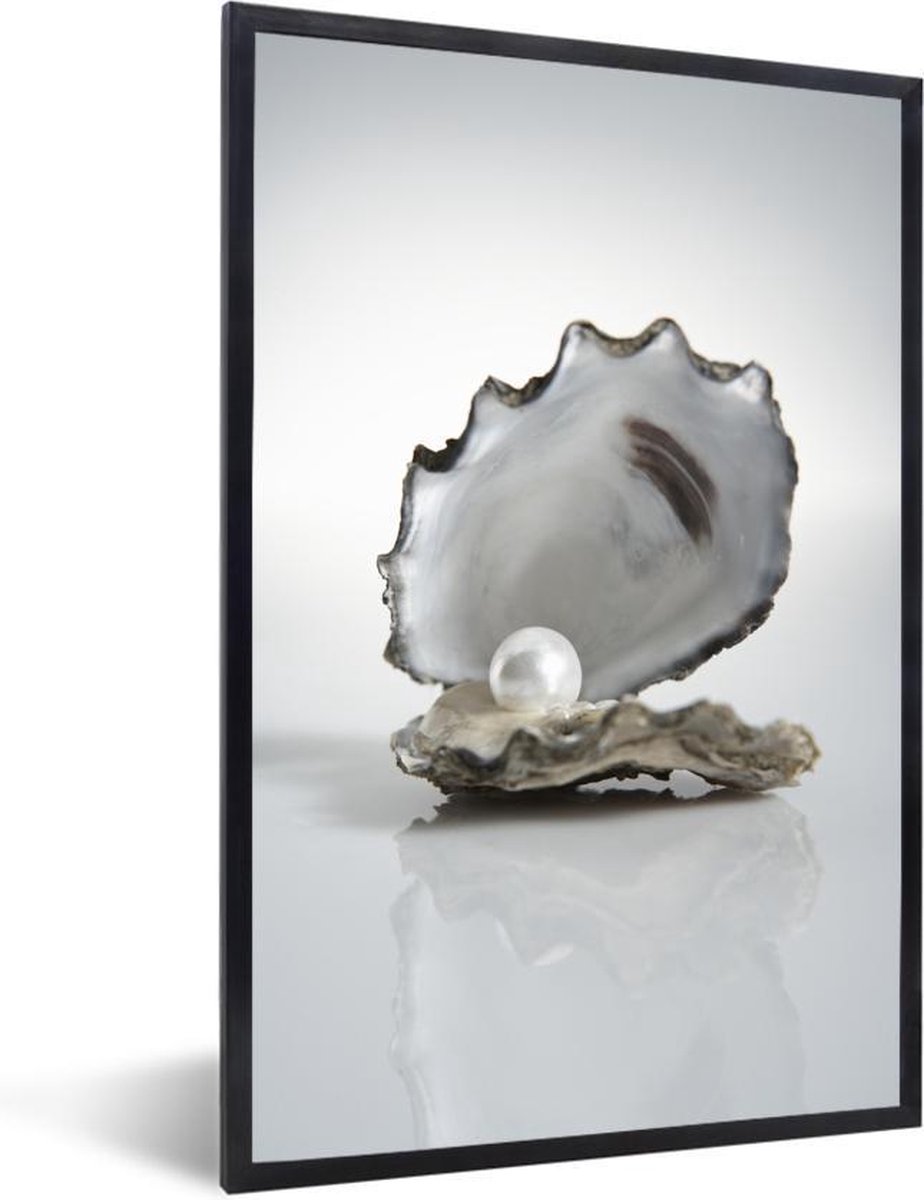 Poster met lijst Parels Parel in een oester fotolijst zwart 80x120 cm Poster... Poster met lijst Parels Parel in een oester fotolijst zwart 80x120 cm Poster...