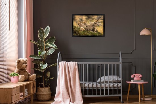 Photo dans le cadre - Gros plan de léopards sur fond flou Cadre photo noir sans passe-partout 60x40 cm - Affiche sous cadre (Décoration murale salon / chambre)