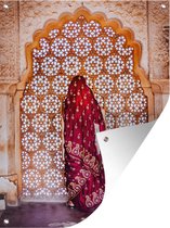 Tuin decoratie Indiase vrouw bij raam in het Aziatische Jaipur - 30x40 cm - Tuindoek - Buitenposter