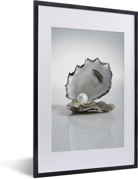 Fotolijst incl. Poster - Parel in een oester op een witte achtergrond - 40x60 cm - Posterlijst