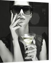 Vrouw met drankje - Foto op Plexiglas - 80 x 80 cm