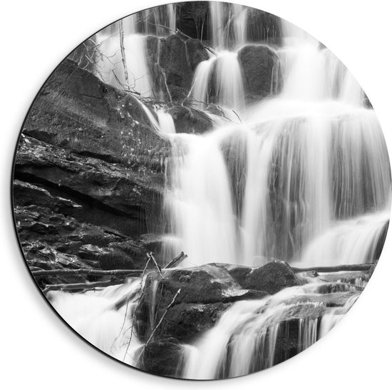 Dibond Wandcirkel - Stromend Water van Rotsen (zwart/wit) - 40x40cm Foto op Aluminium Wandcirkel (met ophangsysteem)