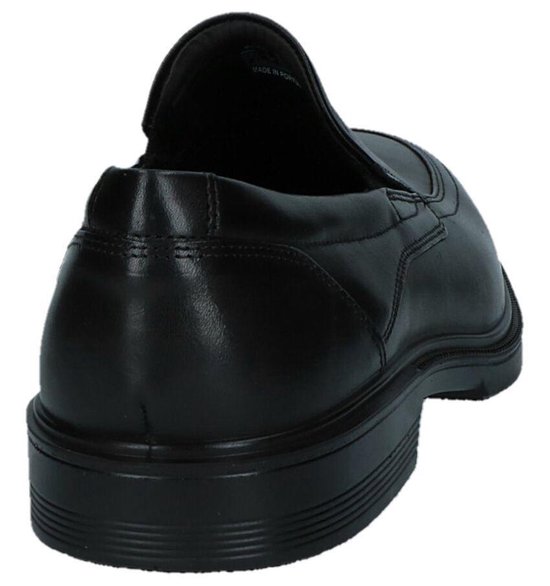 Achterkant van een zwarte ECCO mocassin met gestikte details op de hiel en een dikke zool.