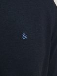 Donkerblauw poloshirt met subtiel navy geborduurd "&" logo op de linkerborst.