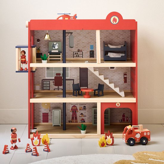 Petite Amélie Brandweerkazerne Rood - Houten Poppenhuis – H.72 cm - Incl. 9-delige poppenhuis meubels - 12-delige brandweer accessoires