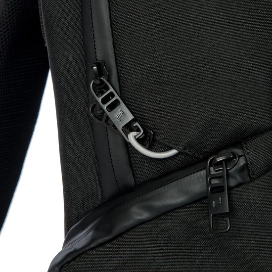 PORSCHE DESIGN Sac à dos de loisirs Sac à dos pour ordinateur portable Urban Eco Backpack Black Noir
