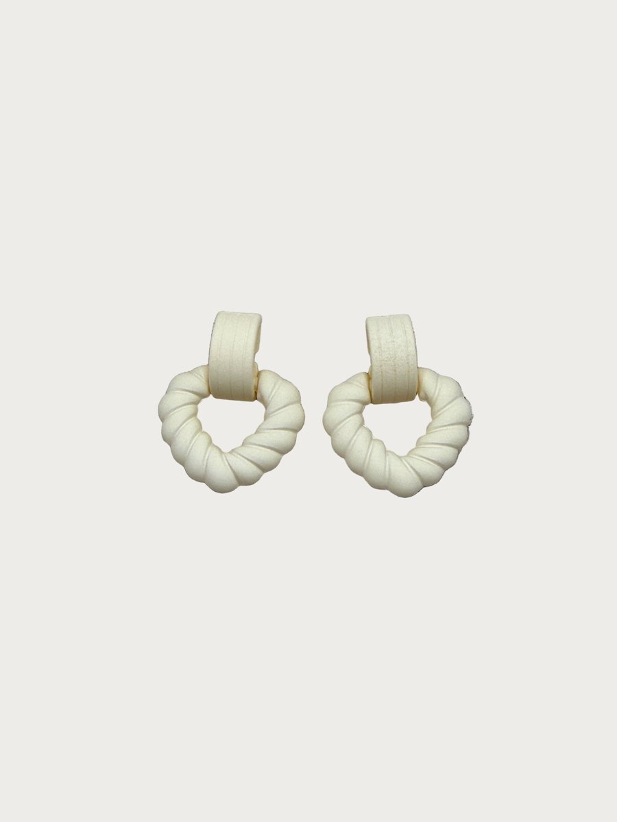 Twisted Cream – Oorbellen – Resin