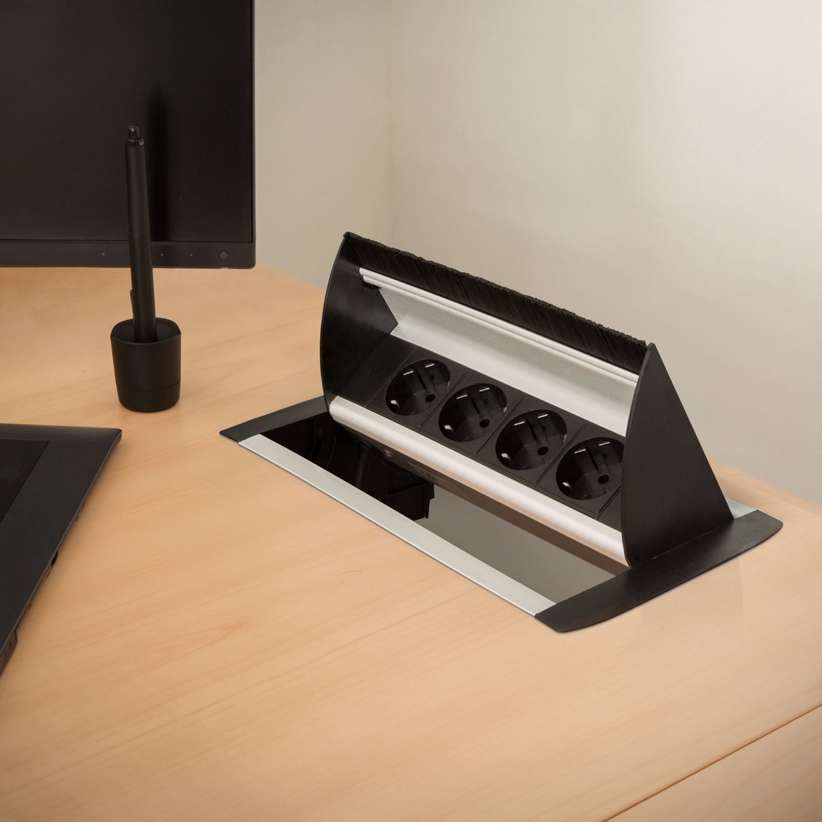 Inbouw Stekkerdoos voor Bureau - 4-voudig, Kindveilige Stopcontacten, Aluminium Behuizing, Inklapbaar, 3500W, 16A, 1,5m Kabel [20445]