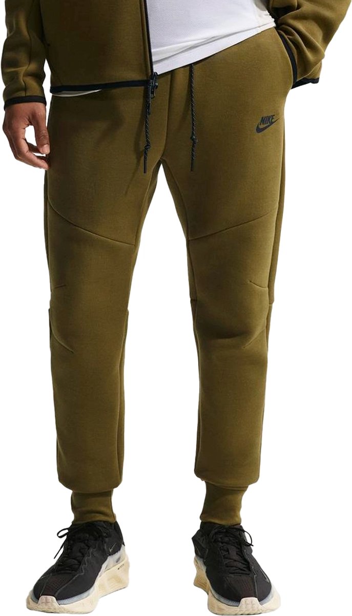 Nike tech fleece joggingbroek in de kleur . Groen