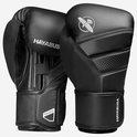 Paar zwarte HAYABUSA bokshandschoenen met HAYABUSA- en 'Tokushu 12oz'-logo's.
