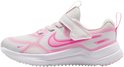 Wit met roze sneaker met roze Nike logo en klittenbandsluiting. De tekst 'RUNNING' is zichtbaar.
