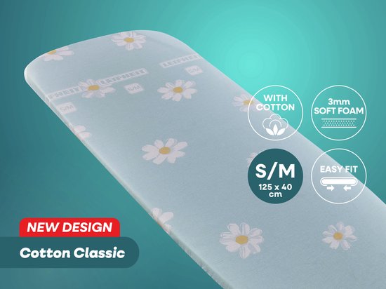 Lichtblauwe strijkplankovertrek "Cotton Classic" met witte bloemen, met "Leifheit S/M", "3mm SOFT FOAM" en "EASY FIT" aanduidingen.