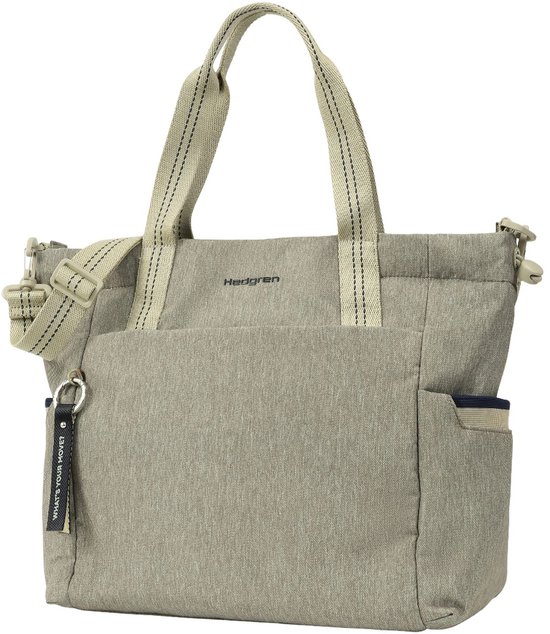 Grijze shopper met beige hengsels, schouderband en sleutelhanger met tekst.