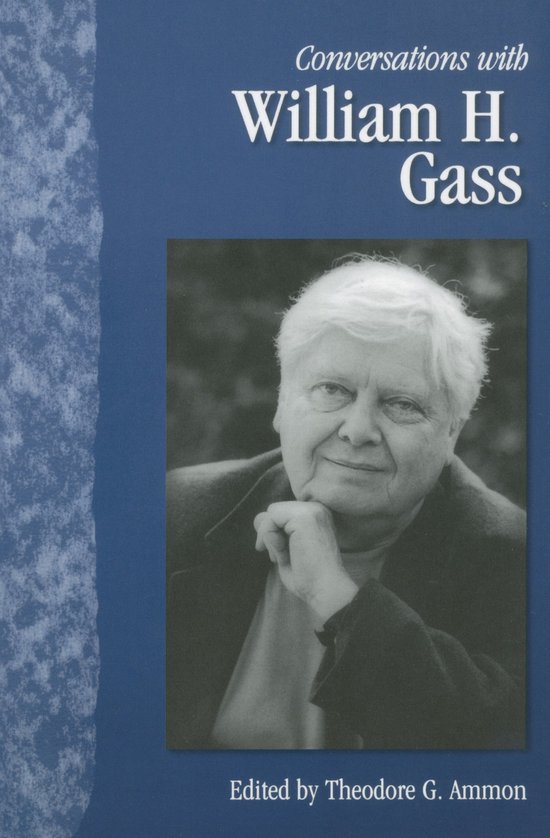 Conversations with William H. Gass. Een portret van William H. Gass, zittend met de kin op de hand.