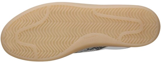 Zool van een witte dames sneaker met zilverkleurige details en slangenprint.