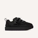Zwarte UGG sneaker met veter en dikke zool.