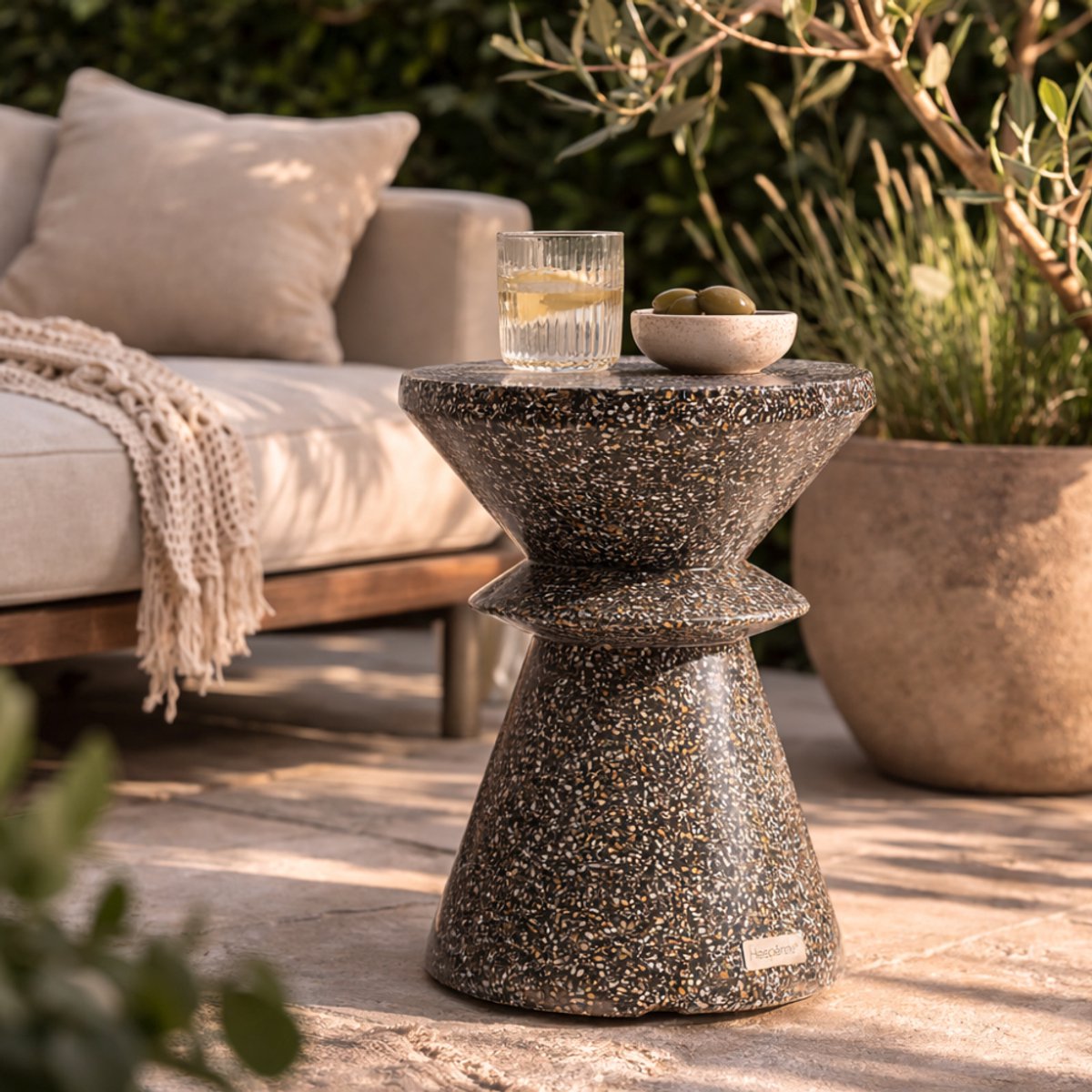 Hesperide Bijzettafel - Buiten - Sidetable - Rond - Cement - Tuintafel - 35x32x46 cm - ZERONA