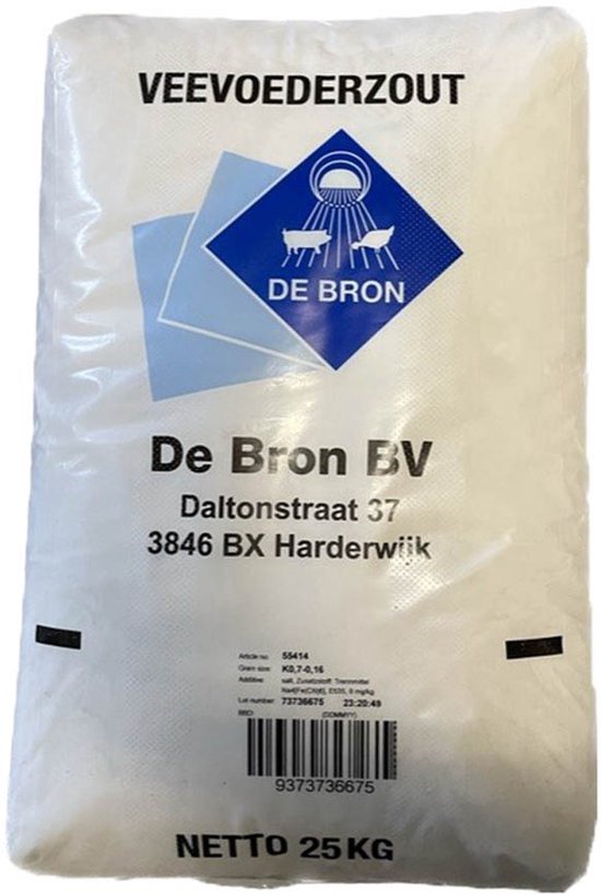 Zak veevoederzout van 25 kg, met "De Bron" logo. Tekst: VEEVOEDERZOUT, De Bron BV, Harderwijk, NETTO 25 KG.