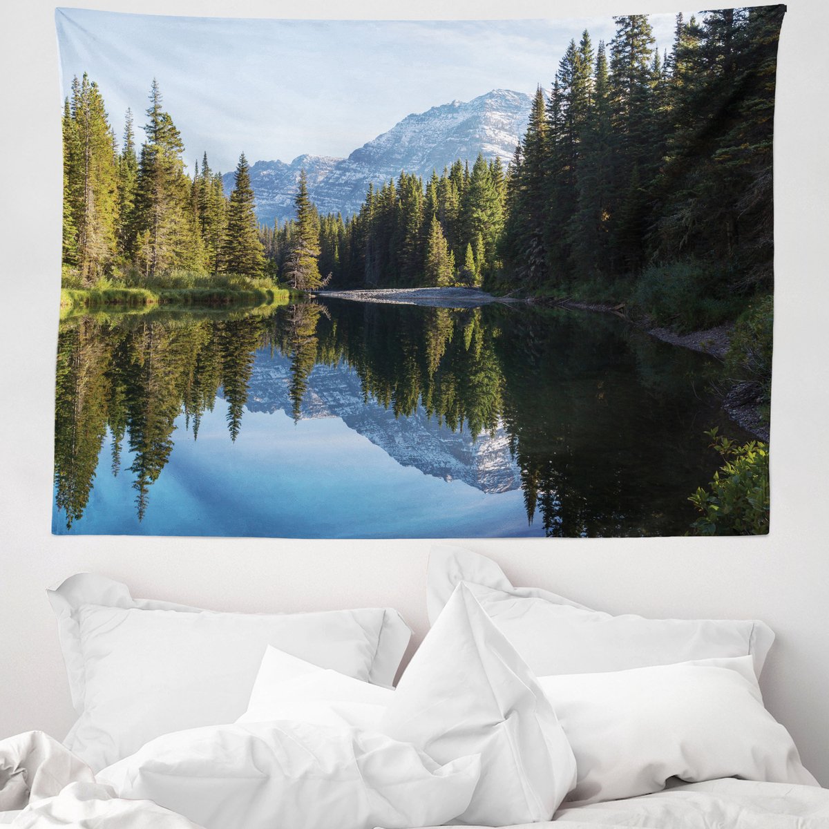 ABAKUHAUS Gletsjer Nationaal Park Wandtapijt en Sprei, Reflecties van Sparrenbomen op het Meer, 150 x 110 cm, Meerkleurig Veelkleurig