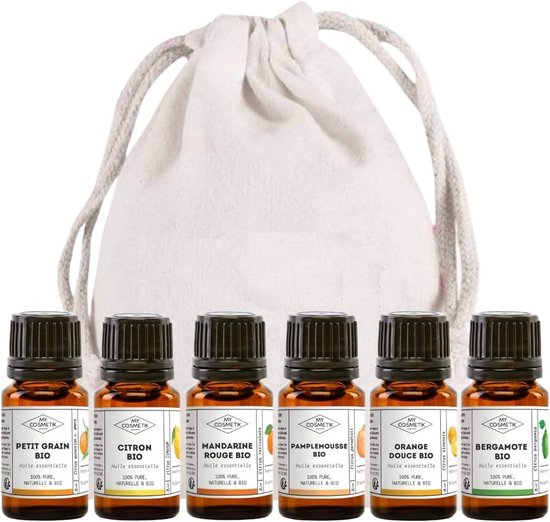 Zes bruine flesjes essentiële olie: Petit grain bio, Citron bio, Mandarine rouge bio, Pamplemousse bio, Orange douce bio, Bergamote bio. Op de achtergrond een beige stoffen zakje. Gemaakt in Frankrijk.