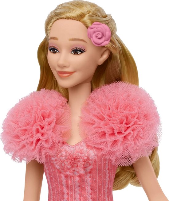 Zingende Modepop met Accessoires en Filmgeïnspireerd Roze Jurkje — afbeelding 4