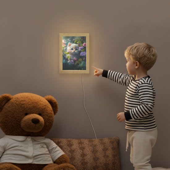 Nachtlampje 15x20 cm - Kinder lamp - Kitten - Bloemen - Bos - Illustratie - Poes - Tafellamp kinderkamer - Slaapkamer lamp - Bedlamp kinderen - Kinderlampje stopcontact - Wandlamp babykamer - Nachtlampjes van Merkloos — afbeelding 5
