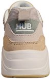 Achterkant van beige en lichtroze suède en mesh sneaker met HUB-logo.