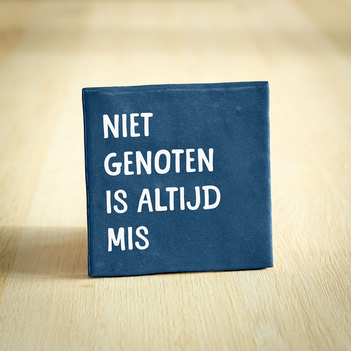 Tegeltje - Niet genoten is altijd mis | Blauw | 10x10cm - Interieur - Wijsheid - Tegelwijsheid - Spreuktegel - Keramiek - BONT