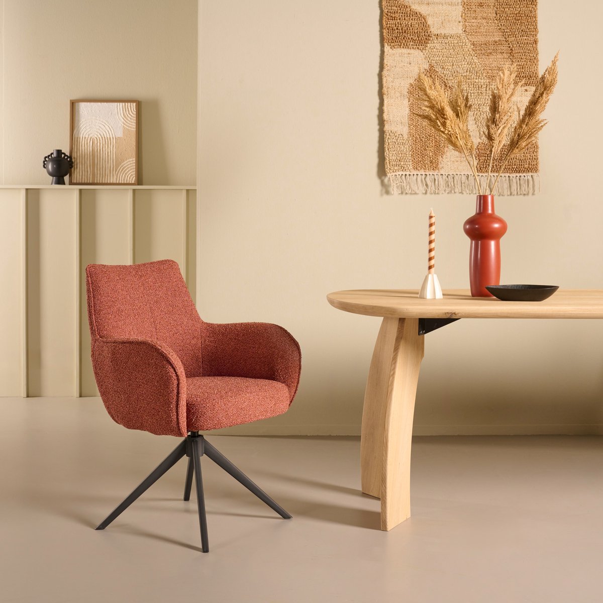 Woonexpress Draaibare Eetkamerstoel Tumba - Boucle / Metaal - Brick / Zwart - 62x80x66 cm (BxHxD) - 360° - ARS Rood/Terra