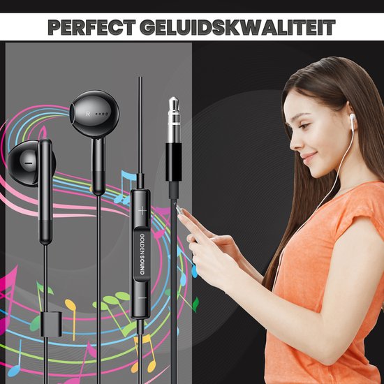 Zwarte oordopjes met microfoon, Jack 3.5mm en gekleurde muzieknoten. Een vrouw luistert muziek op haar telefoon.