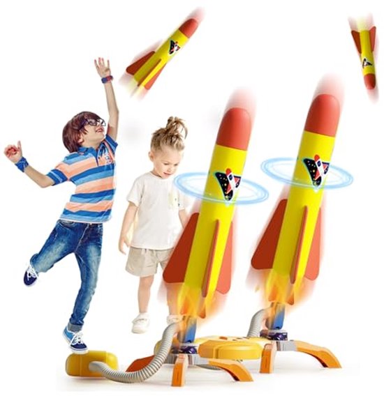 Kinderen met een raketwerper, lanceren gele en rode raketten. Leuke activiteit voor buiten.